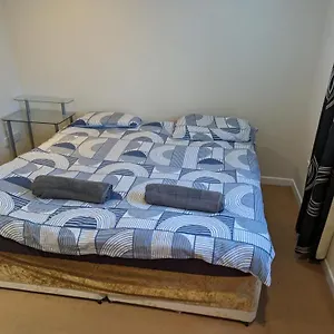 Modern 2 Bed With Stunning Seaside View Apartment