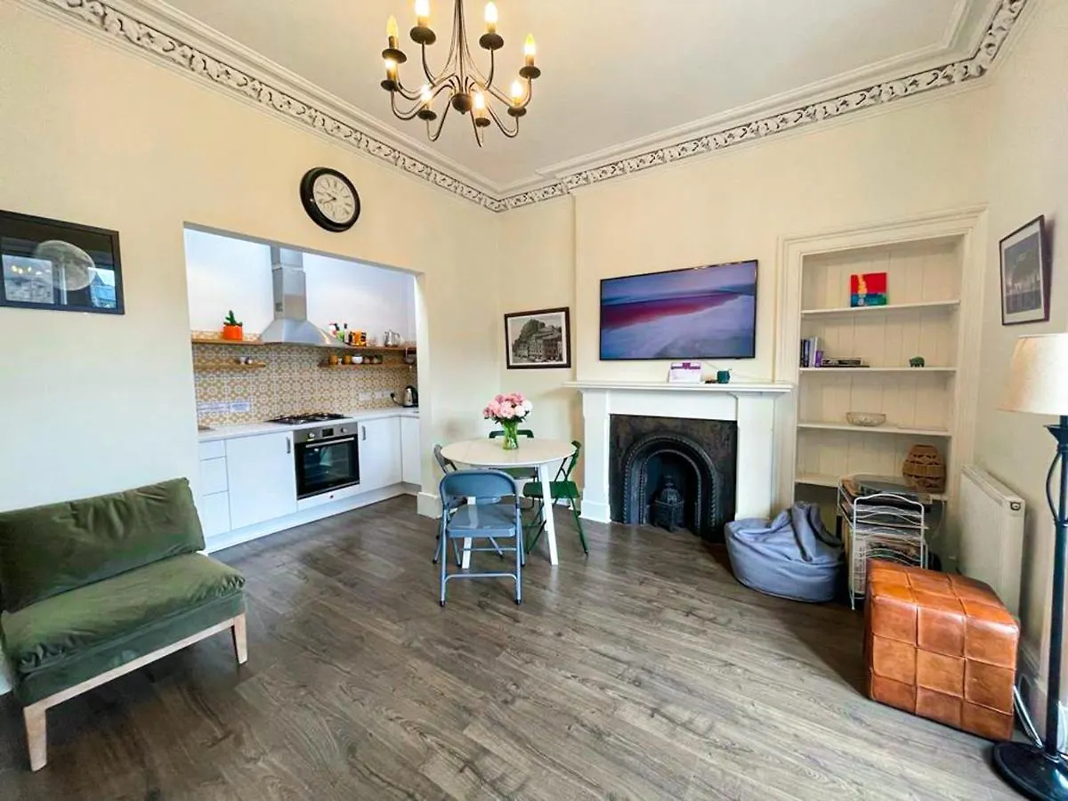 Open Plan 2 Bed Apt, Near Edinburgh Castle 0*,  United Kingdom