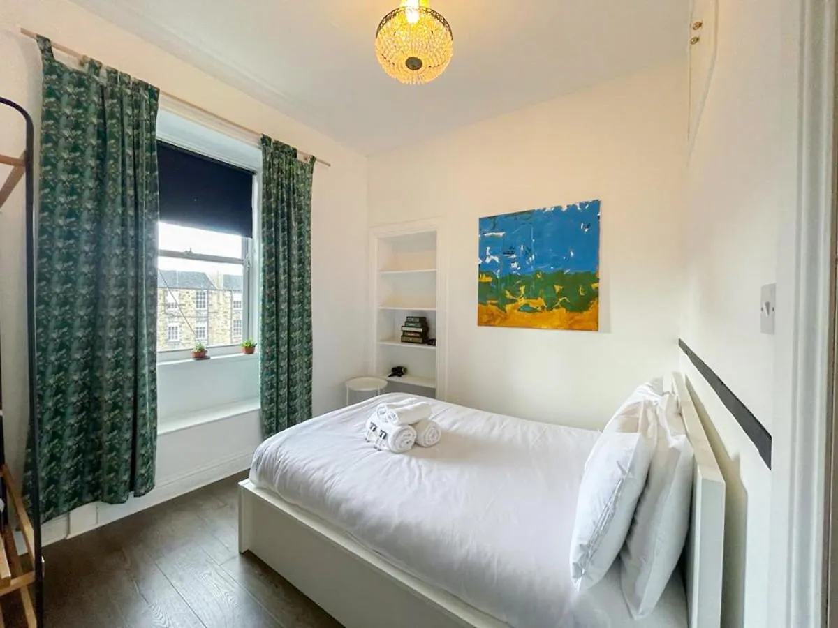 Open Plan 2 Bed Apt, Near Edinburgh Castle 0*,  United Kingdom