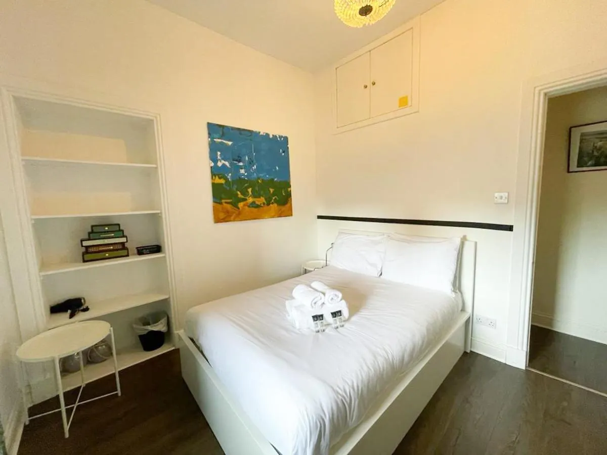 Open Plan 2 Bed Apt, Near Edinburgh Castle
